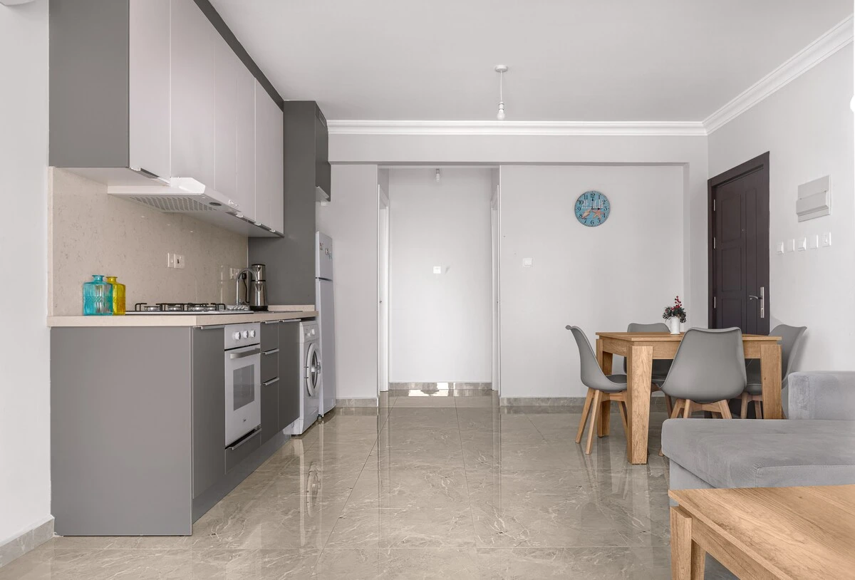 Sunny 1-Bedroom Apartment, Couples Welcome — source image 4