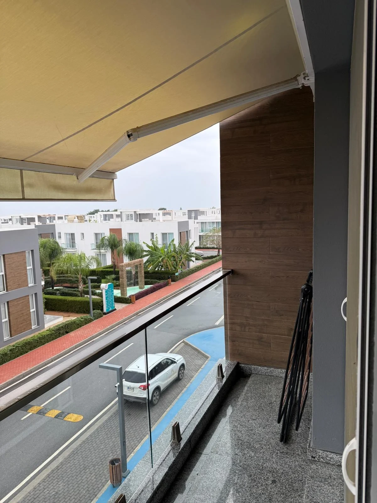 Four Seasons Life I — 1+0 Studio · Sea Wave Sapphire · HC-6370