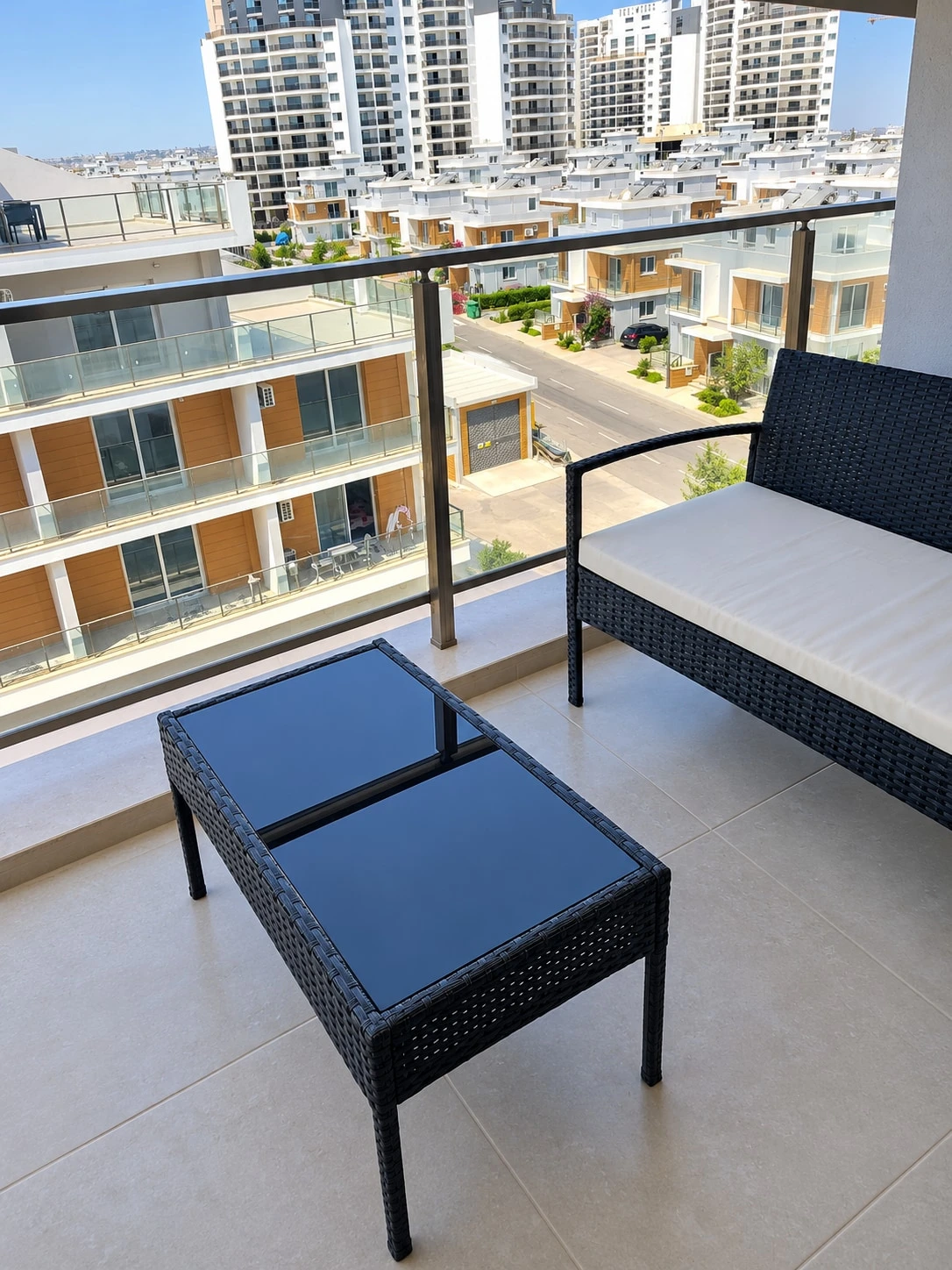 Bright 1-Bedroom with Balcony — source image 13
