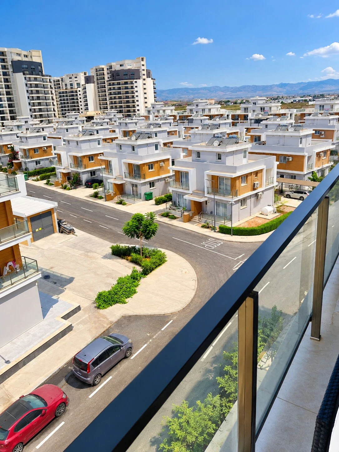 Bright 1-Bedroom with Balcony — source image 14