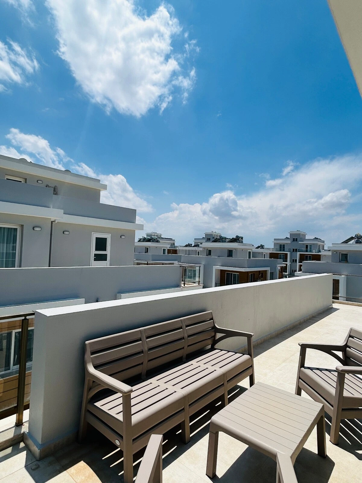 Relaxing Holiday Apartment with Pool View — source image 12
