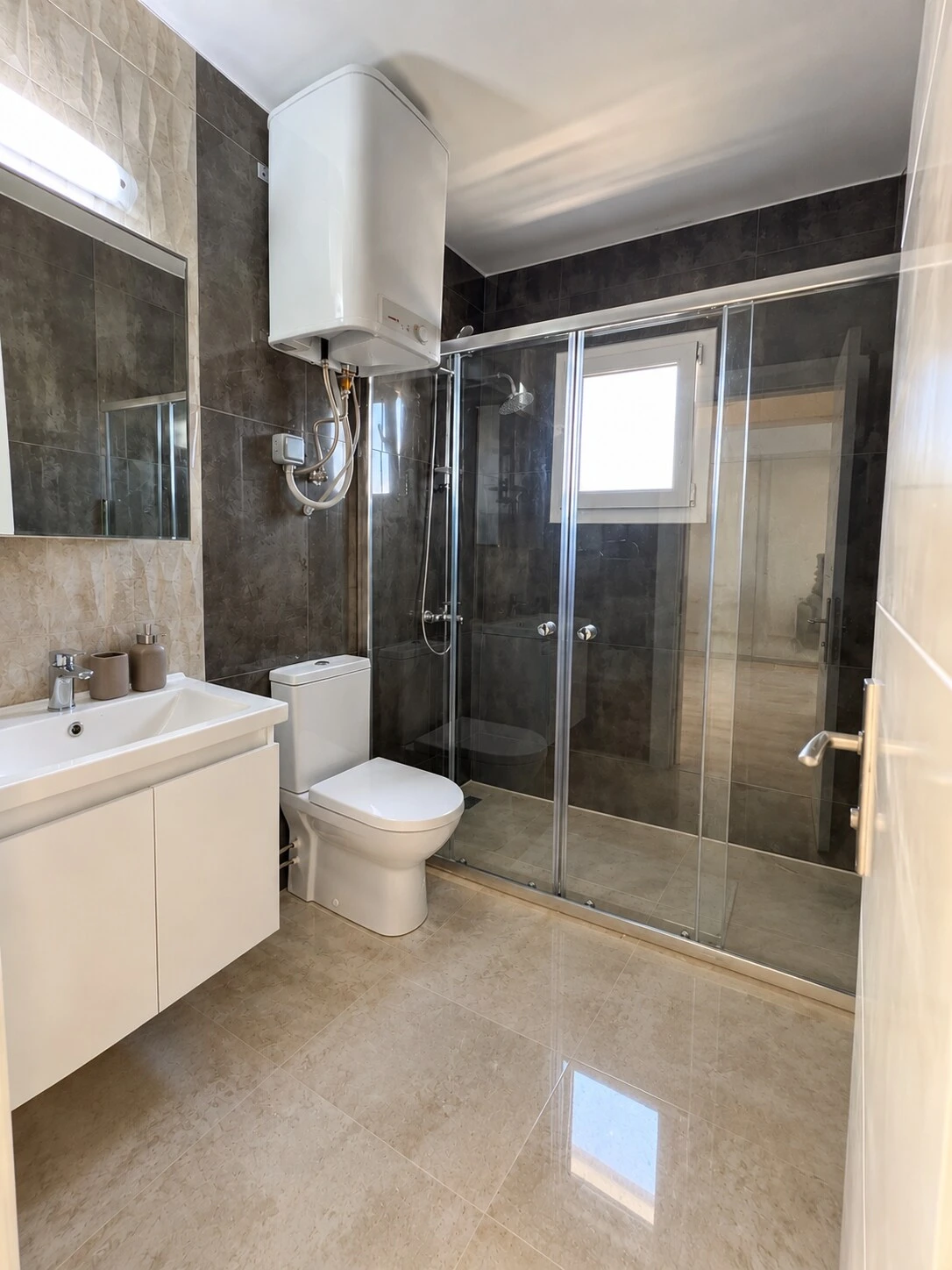 Stylish 2BR in Royal Sun Elite | Resort Living &mdash; source image 33
