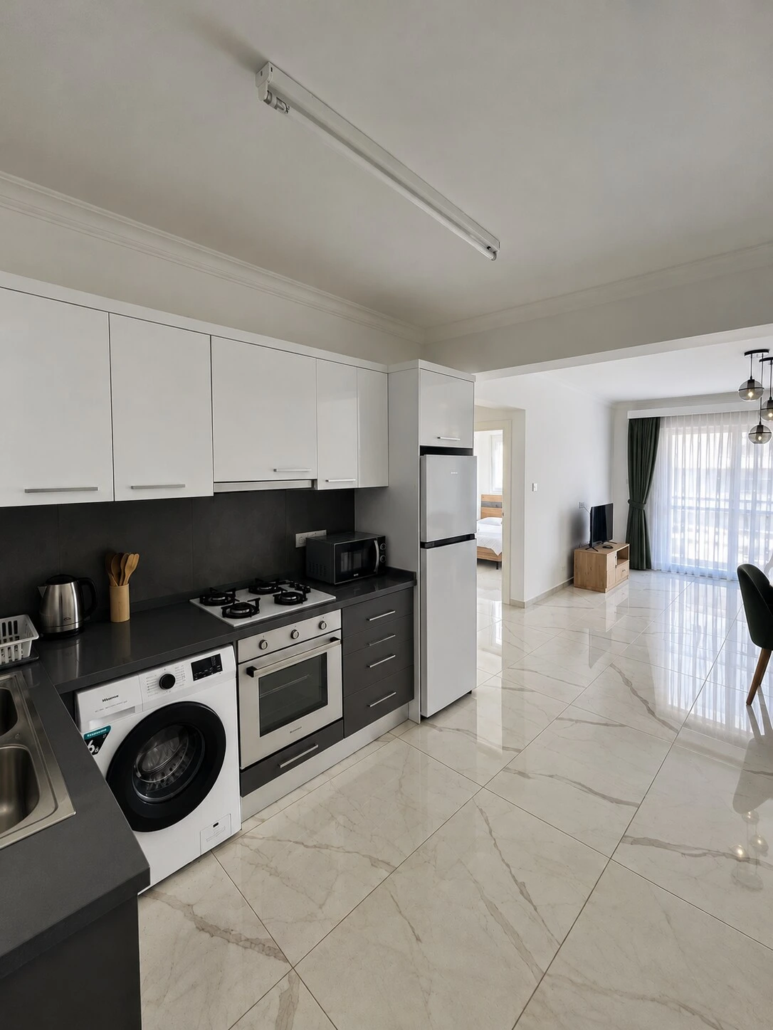 Sea View Family Apartment | 2BR Near Long Beach — source image 7