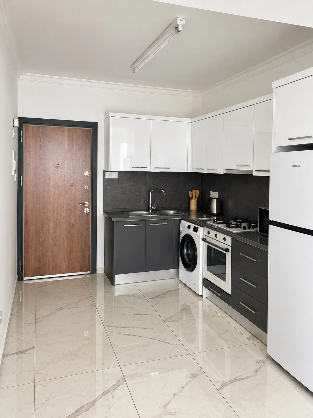 Sea View Family Apartment | 2BR Near Long Beach — source image 6