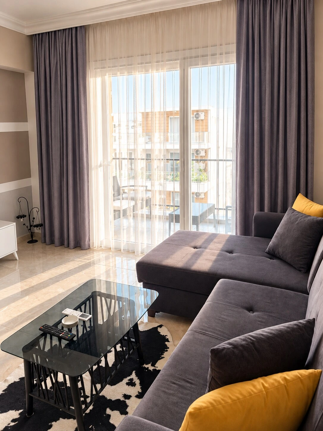 Bright 1-Bedroom with Balcony — source image 4