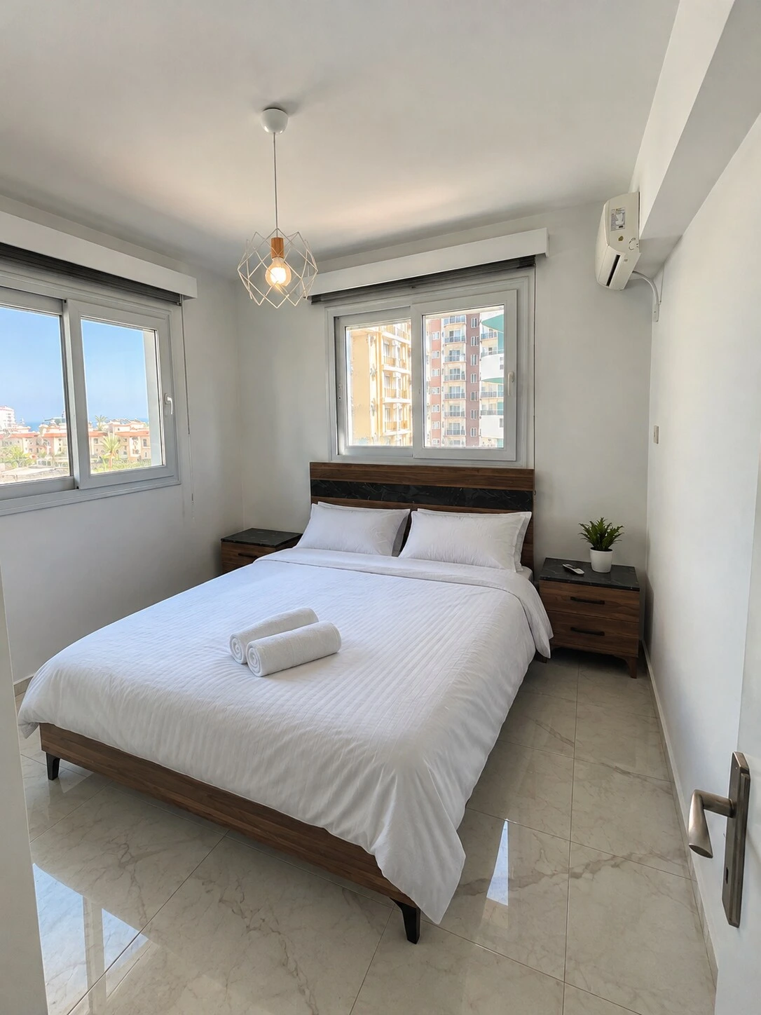 Sea View Family Apartment | 2BR Near Long Beach — source image 8