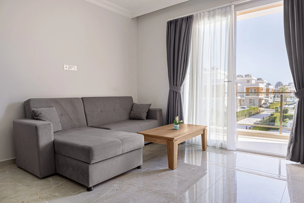 Sunny 1-Bedroom Apartment, Couples Welcome — source image 2
