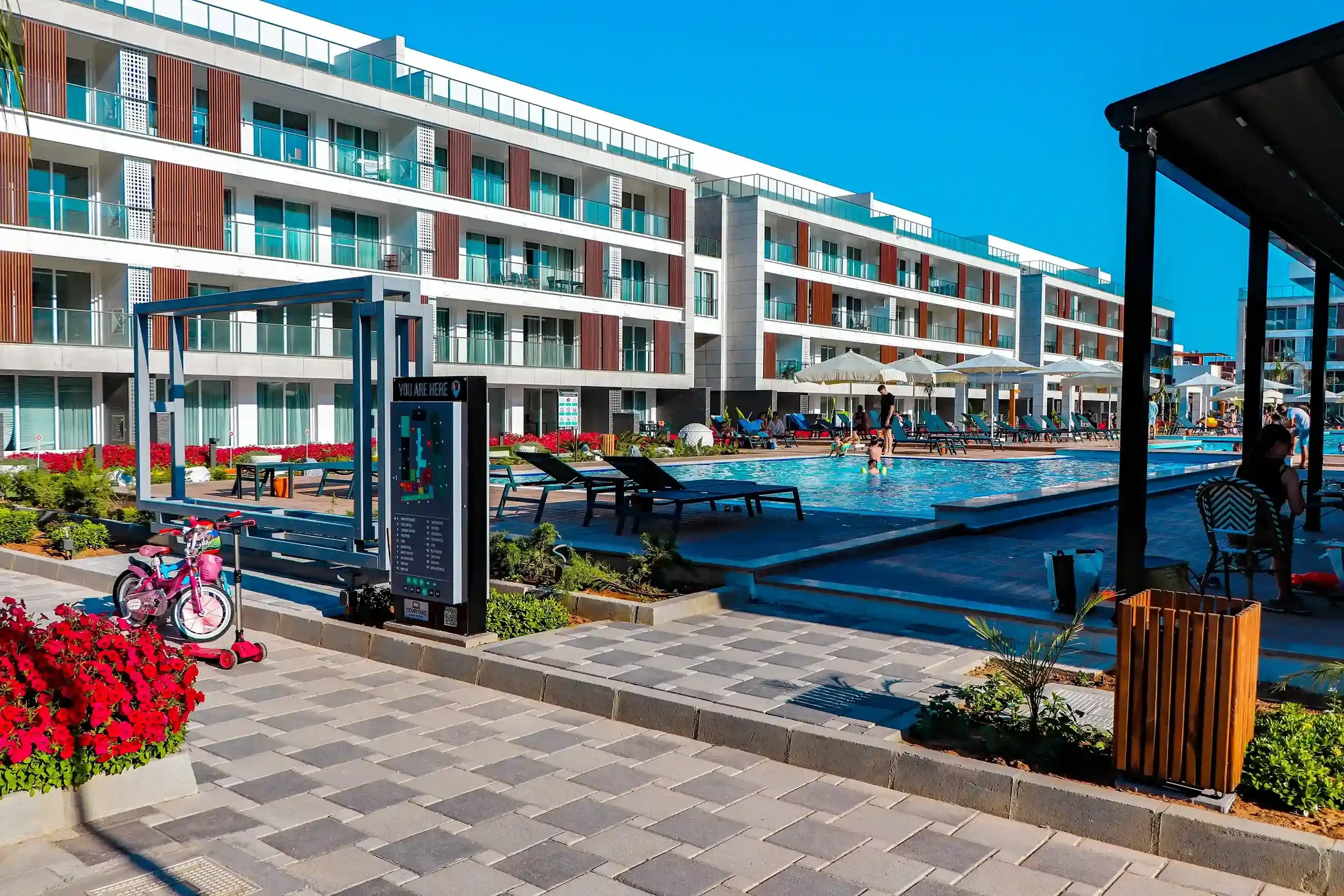 Courtyard Long Beach — source image 4