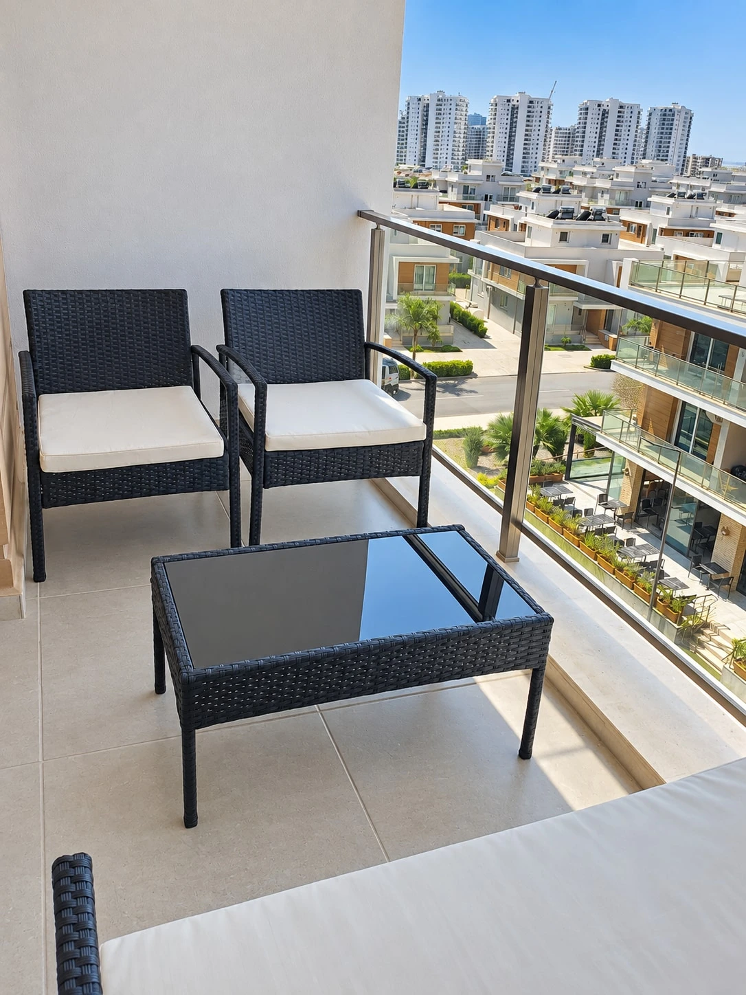 Bright 1-Bedroom with Balcony — source image 12