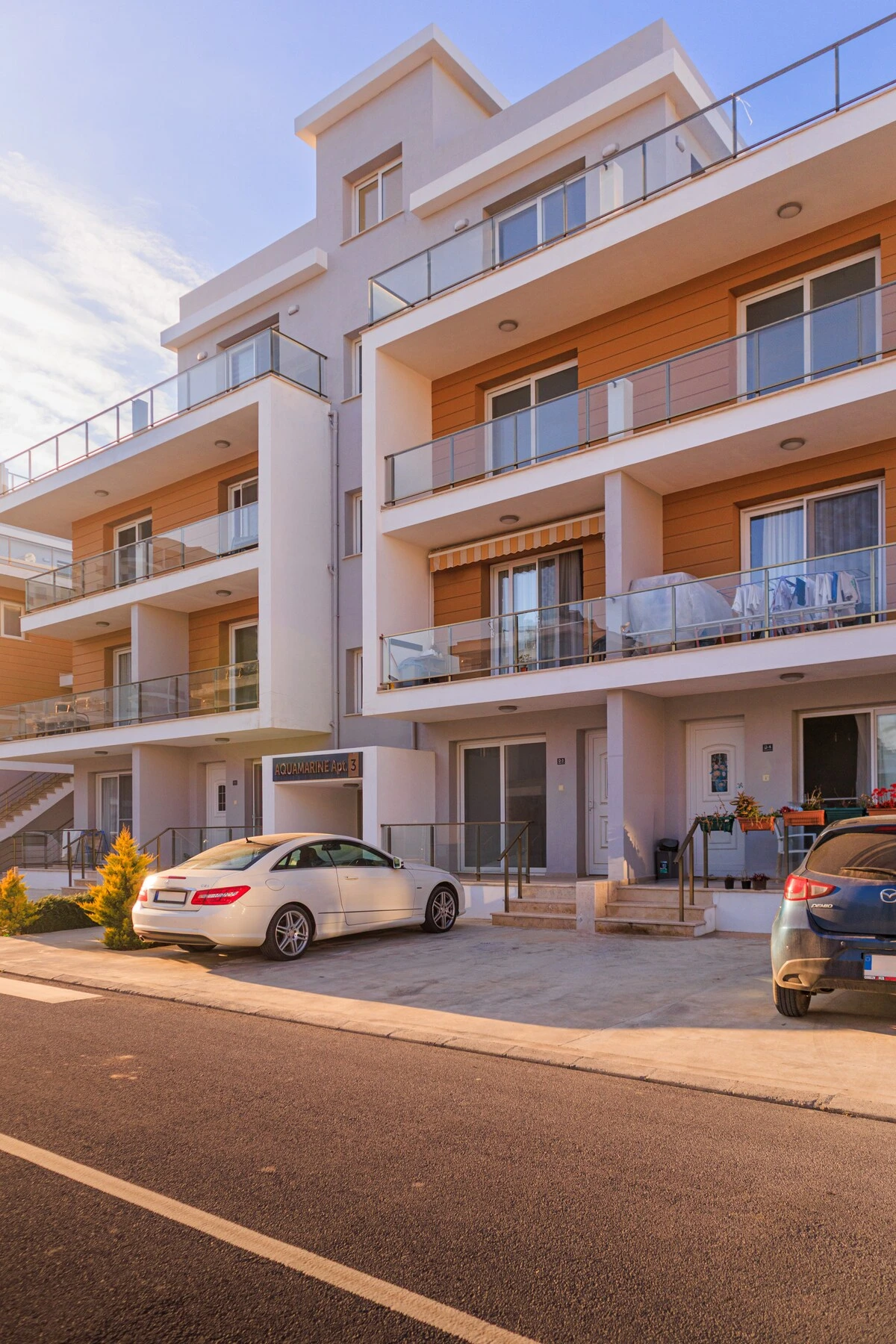Sunny 1-Bedroom Apartment, Couples Welcome — source image 11