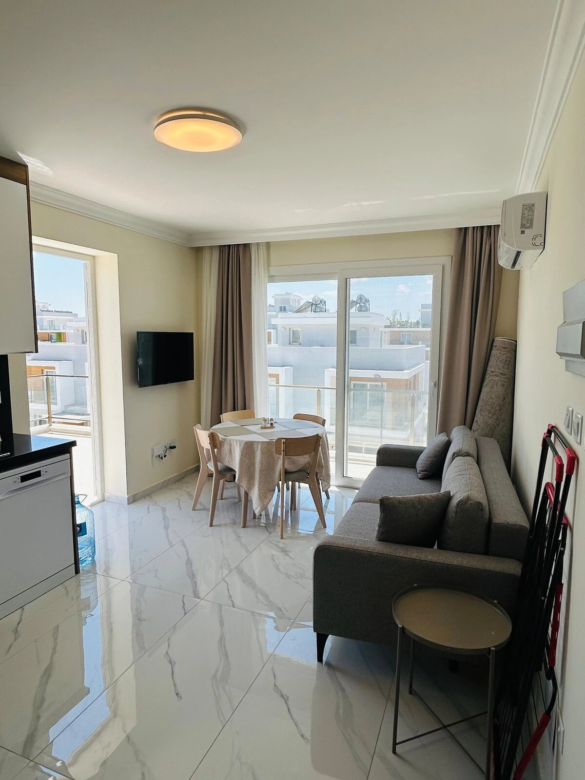 Relaxing Holiday Apartment with Pool View — source image 2