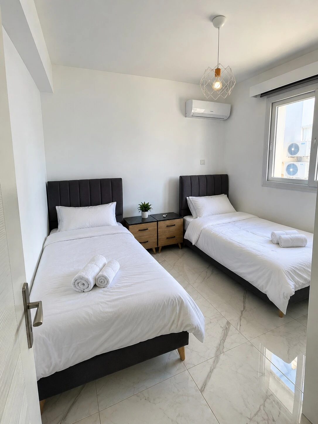 Sea View Family Apartment | 2BR Near Long Beach — source image 9