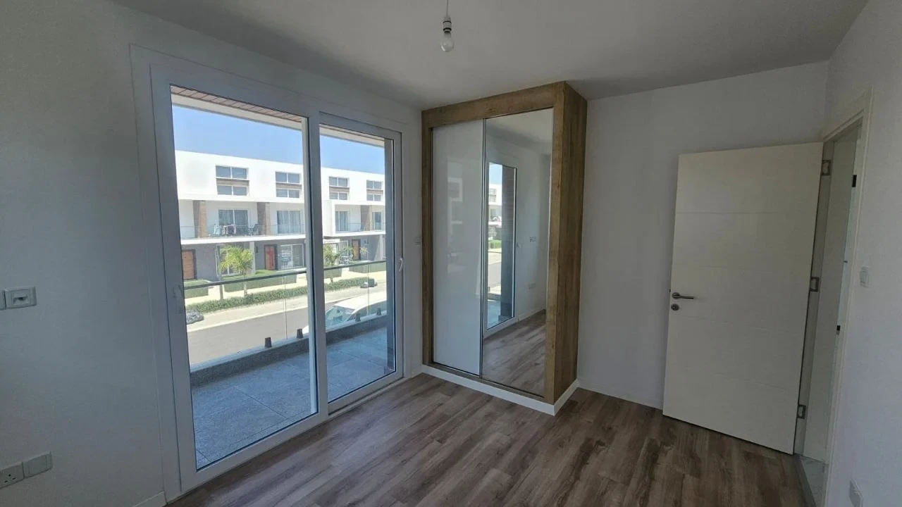 Four Seasons Life II — 2+1 Apartment · Sea Swan Lapis · HC-6698 - 8