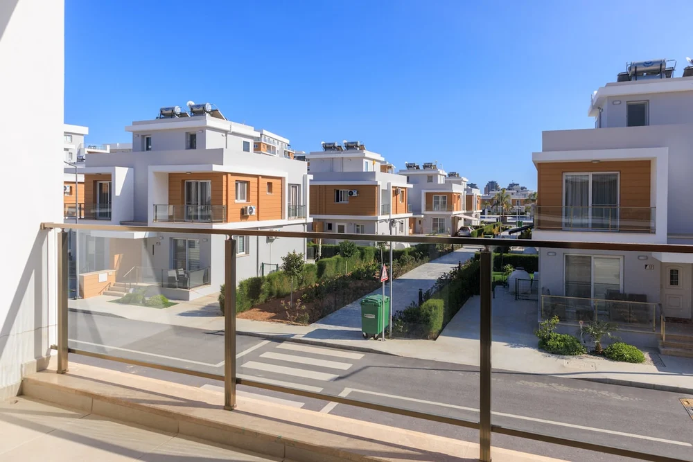Sunny 1-Bedroom Apartment, Couples Welcome