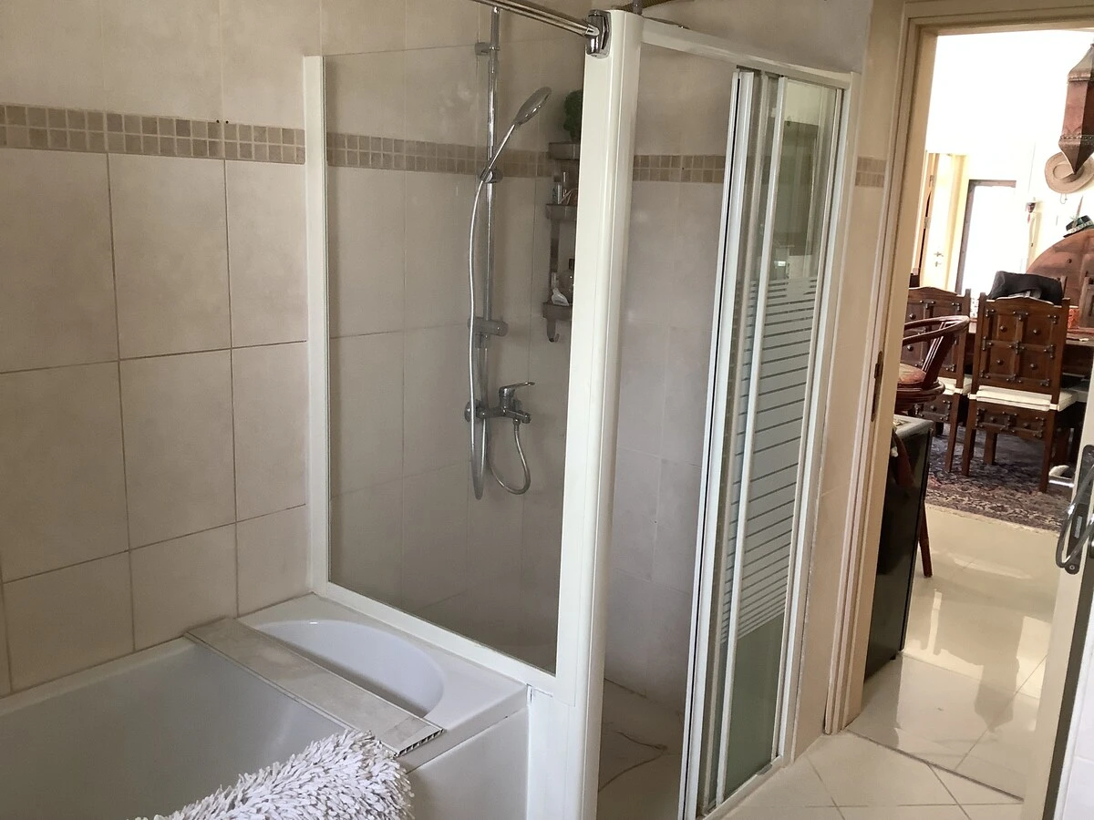 Luxury 3 Bedroom Penthouse & Roof Garden Apt - 39