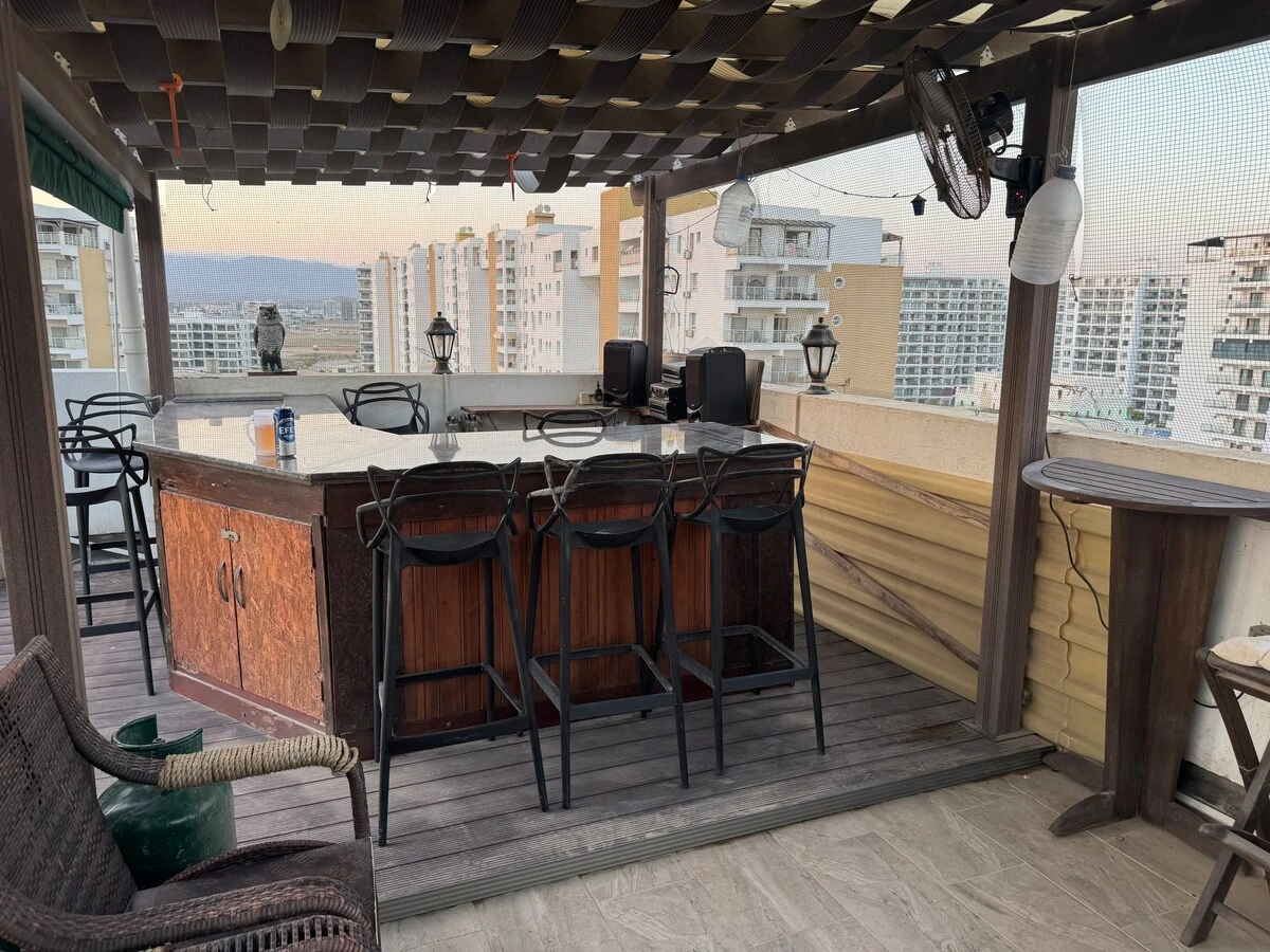 Luxury 3 Bedroom Penthouse & Roof Garden Apt - 52
