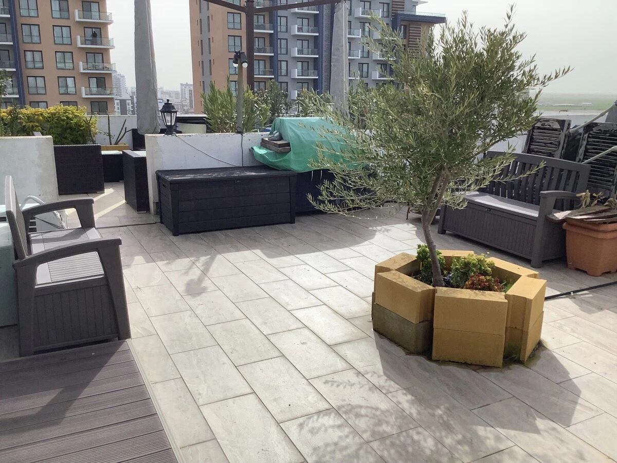 Luxury 3 Bedroom Penthouse & Roof Garden Apt - 62